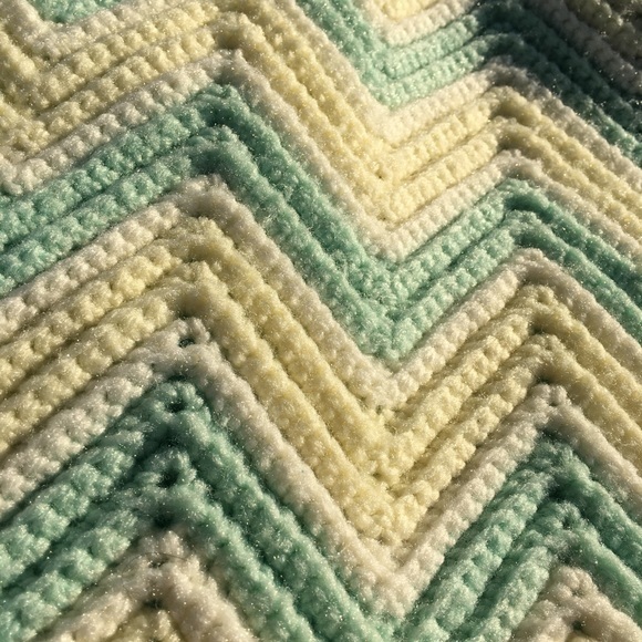 Handmade Knitted Chevron Pattern Baby Blanket - Picture 3 of 6